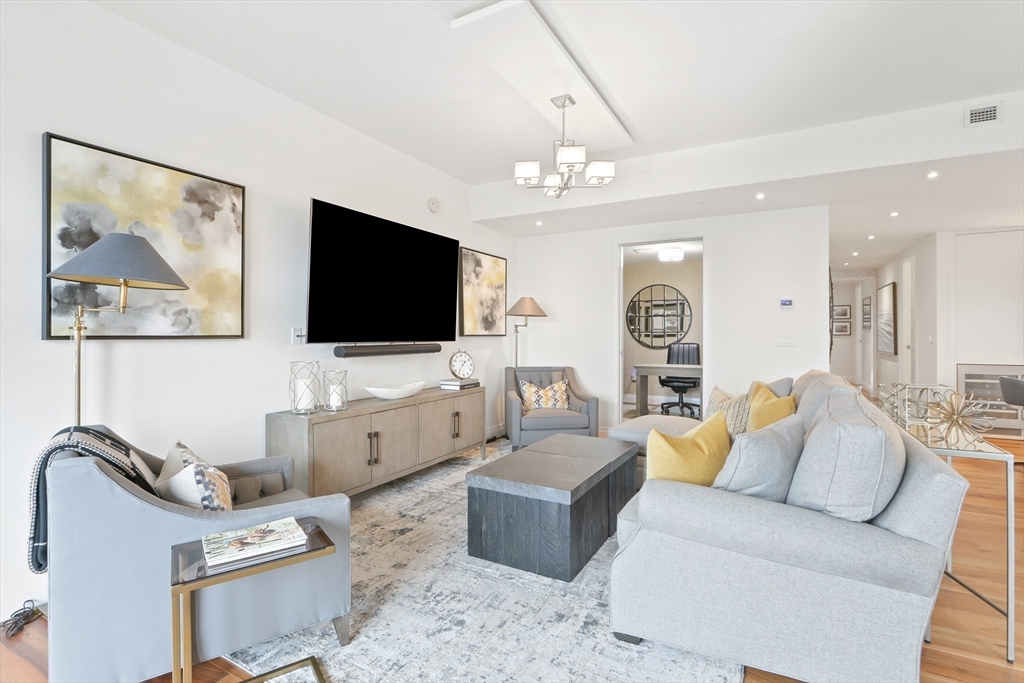 300 Pier 4 Blvd # 3I