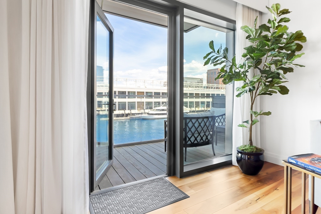 300 Pier 4 Blvd # 3I