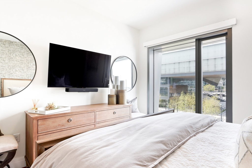 300 Pier 4 Blvd # 3I