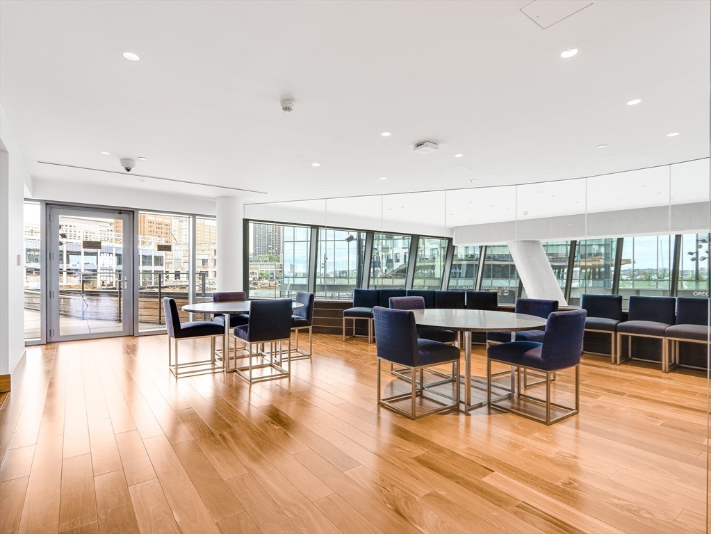 300 Pier 4 Blvd # 3I