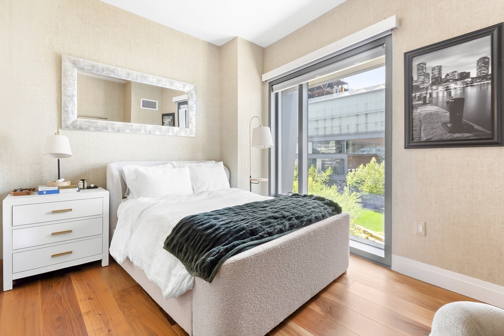 300 Pier 4 Blvd # 3I