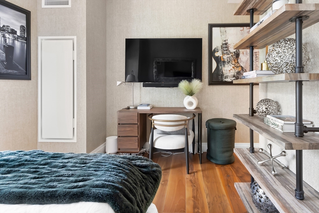 300 Pier 4 Blvd # 3I