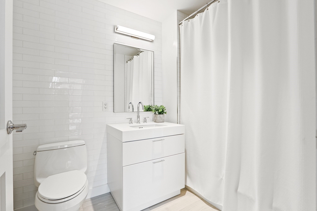 300 Pier 4 Blvd # 3I