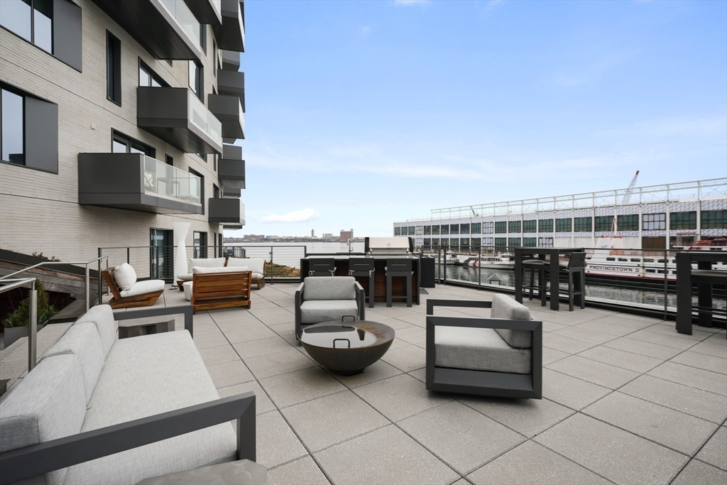 300 Pier 4 Blvd # 3I