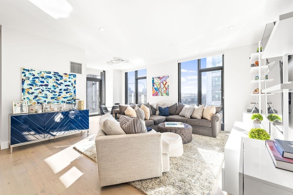 40 Traveler St # 303