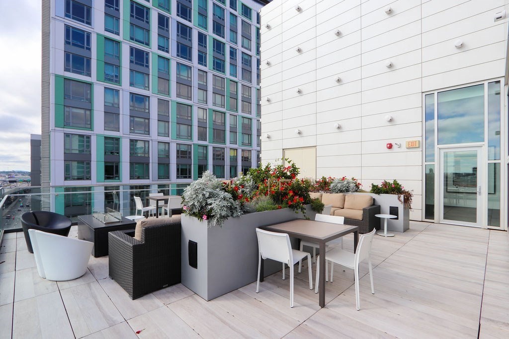 40 Traveler St # 303