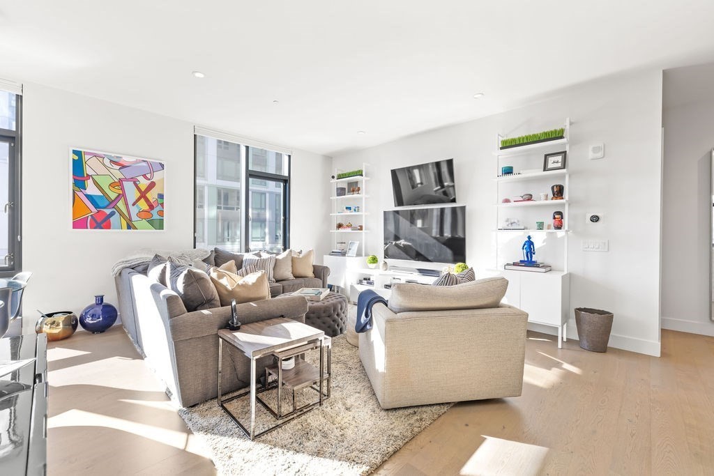 40 Traveler St # 303