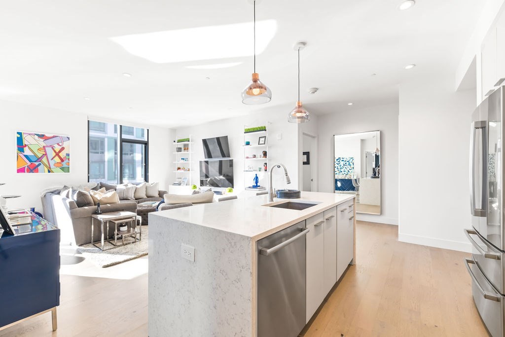 40 Traveler St # 303