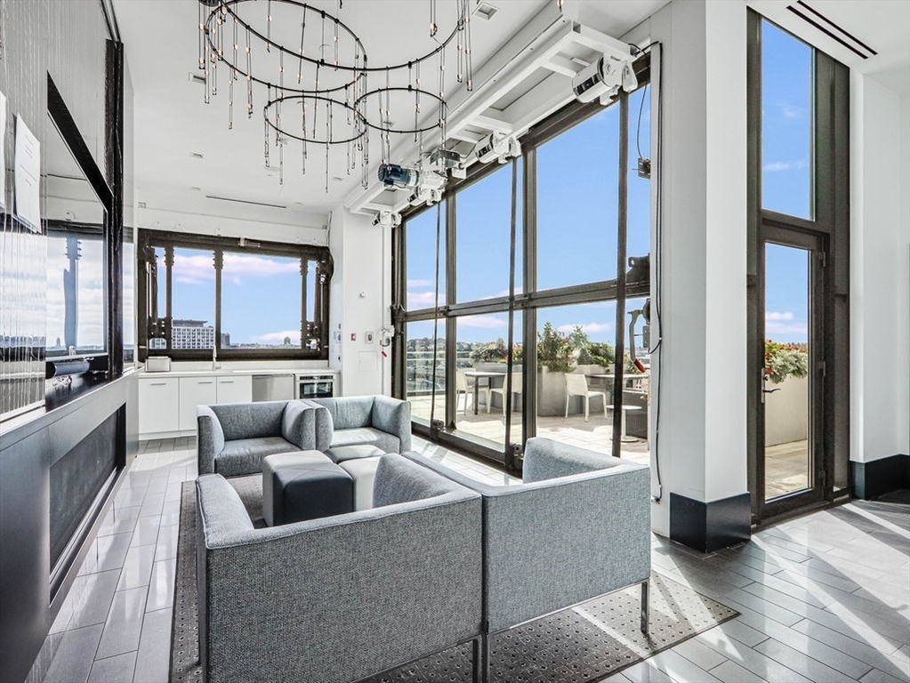 40 Traveler St # 303