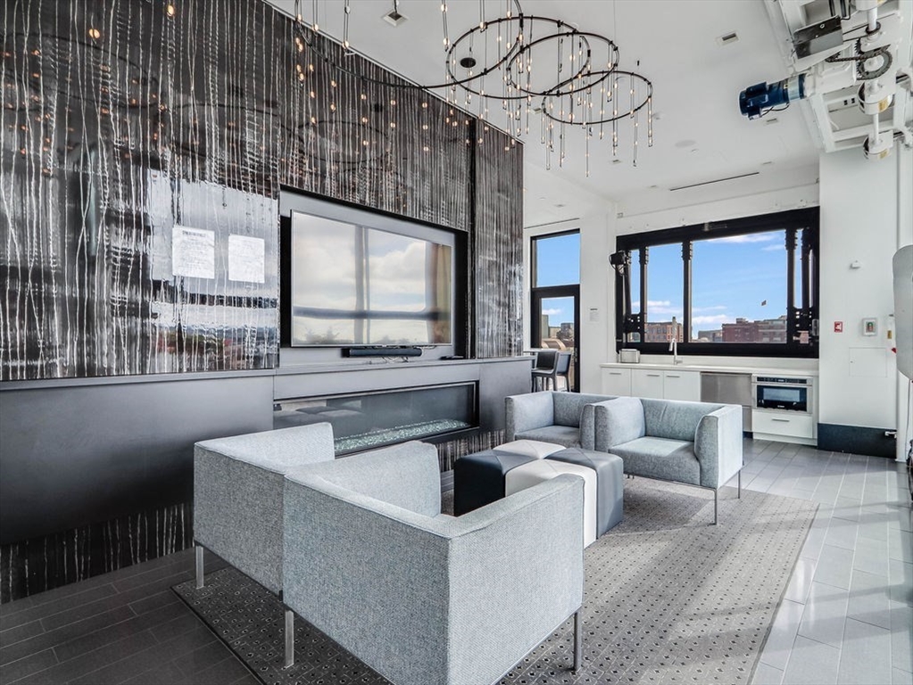 40 Traveler St # 303