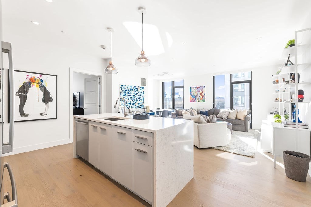 40 Traveler St # 303