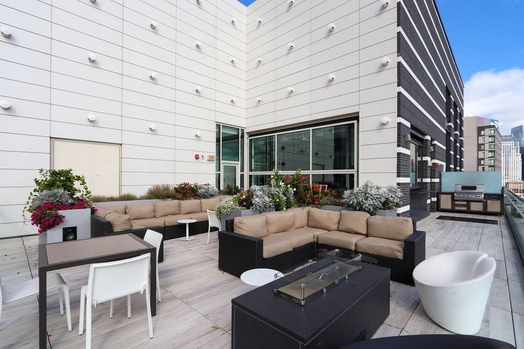 40 Traveler St # 303