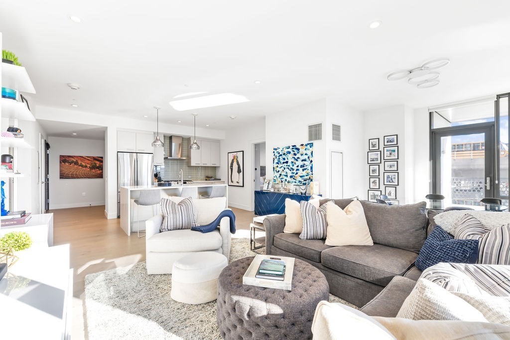 40 Traveler St # 303