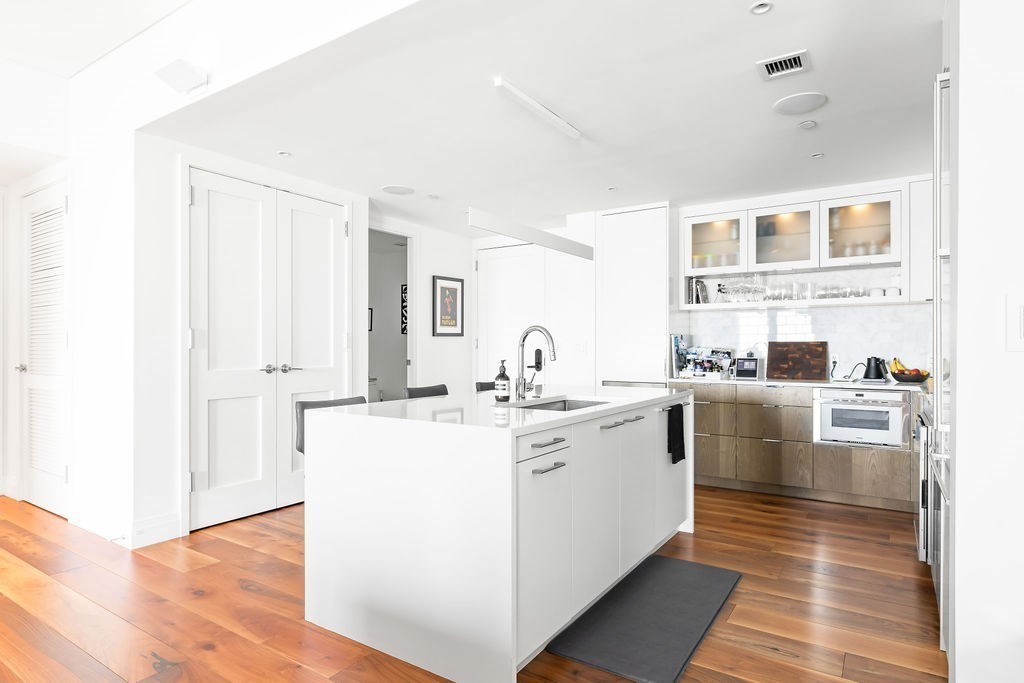 300 Pier 4 Blvd # 8A