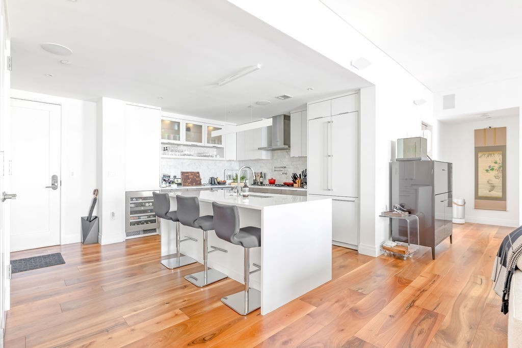 300 Pier 4 Blvd # 8A