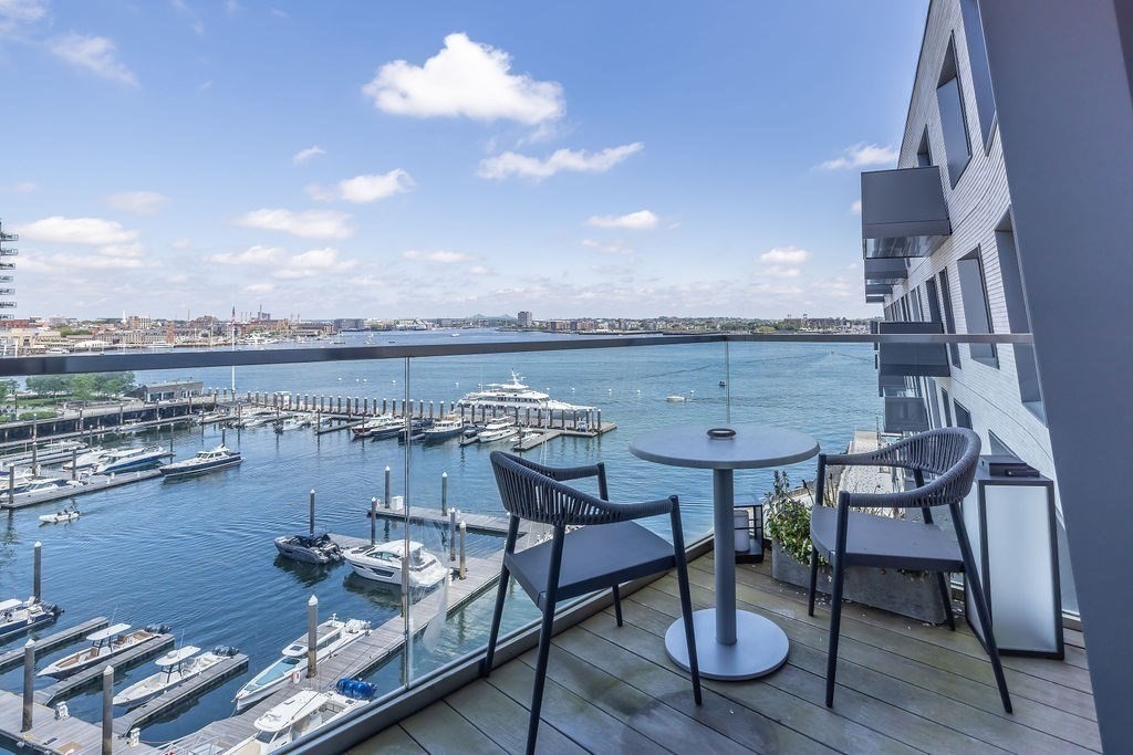 300 Pier 4 Blvd # 8A