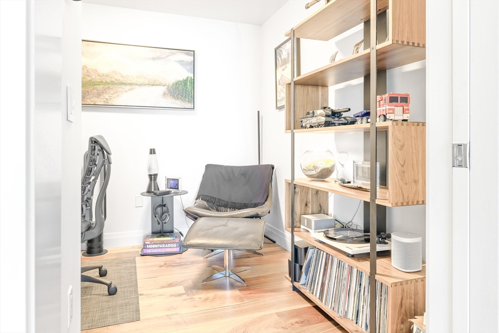 300 Pier 4 Blvd # 8A