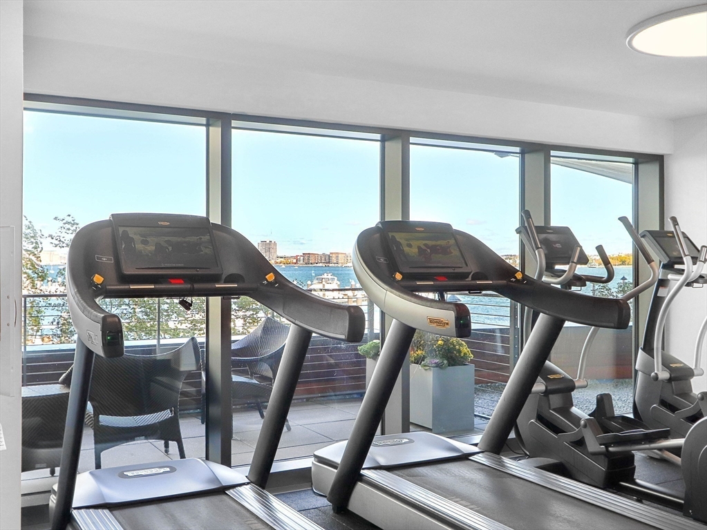 300 Pier 4 Blvd # 8A