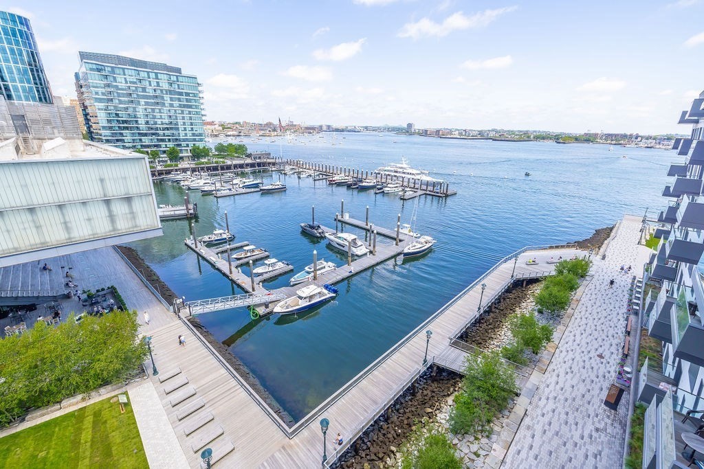 300 Pier 4 Blvd # 8A