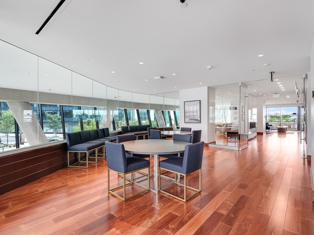 300 Pier 4 Blvd # 8A