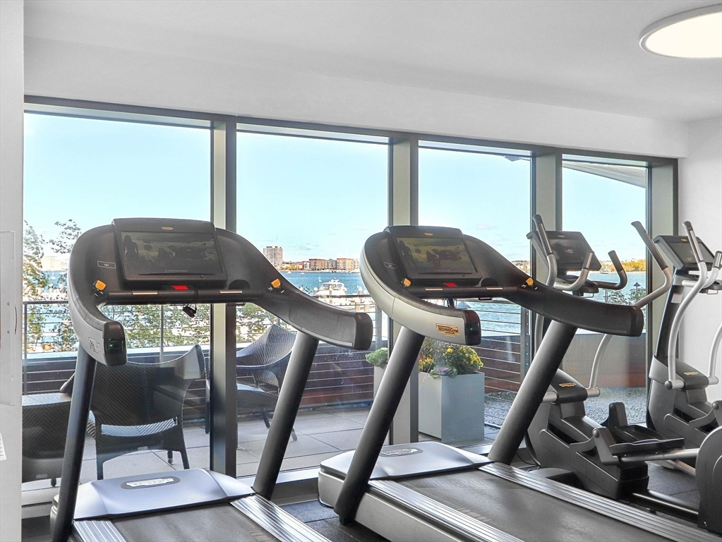 300 Pier 4 Blvd # 8A