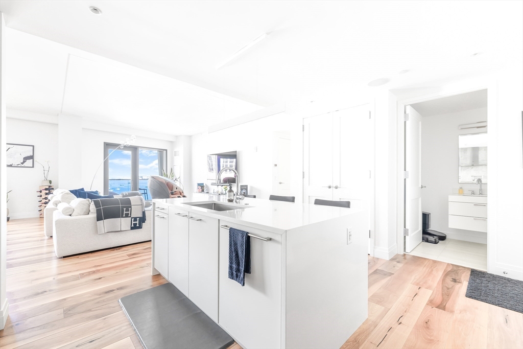 300 Pier 4 Blvd # 8A