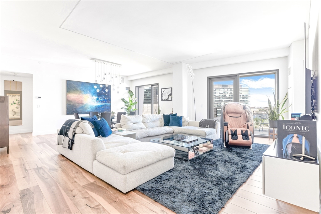 300 Pier 4 Blvd # 8A