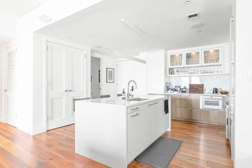 300 Pier 4 Blvd # 8A