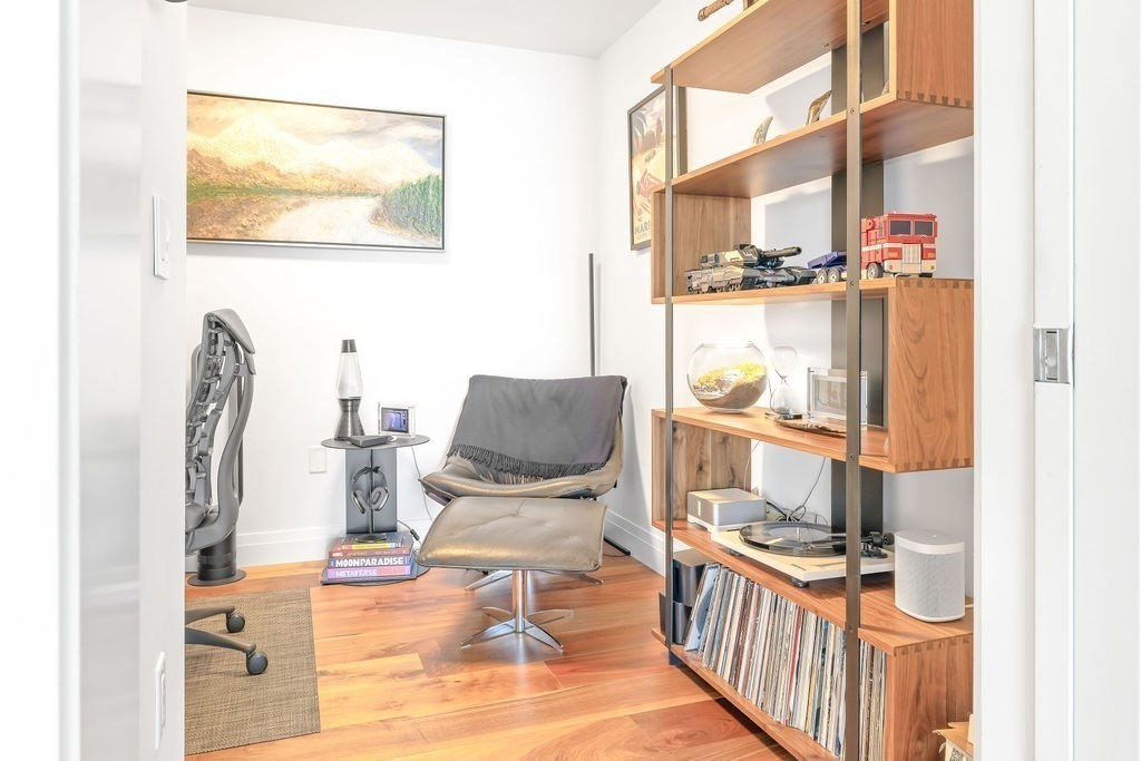 300 Pier 4 Blvd # 8A