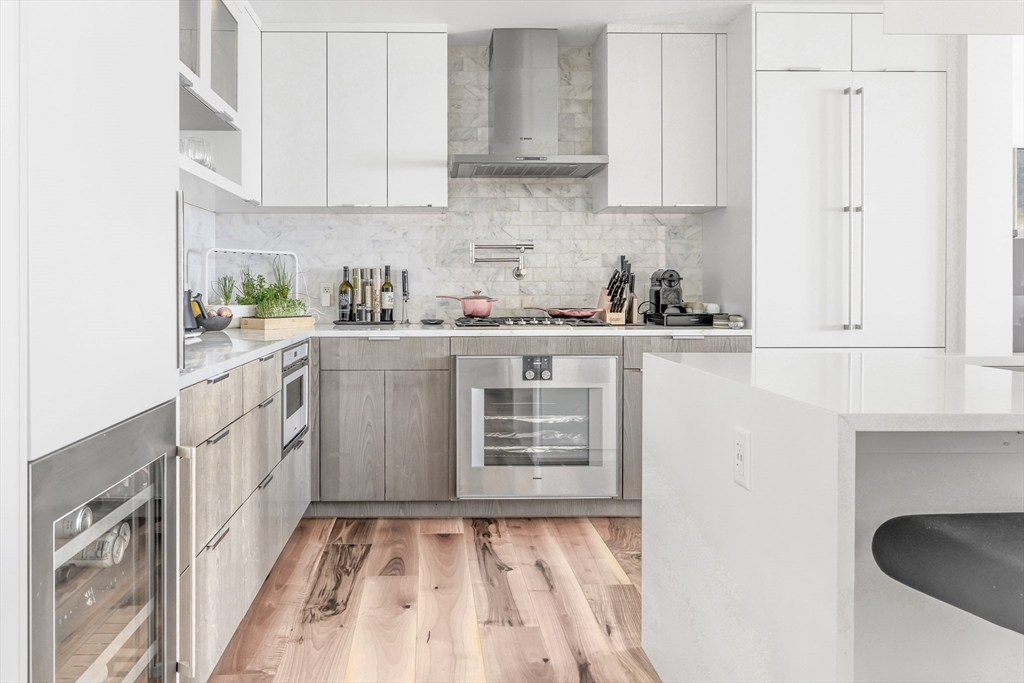 300 Pier 4 Blvd # 8A