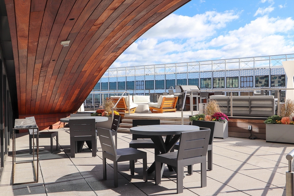 300 Pier 4 Blvd # 8A