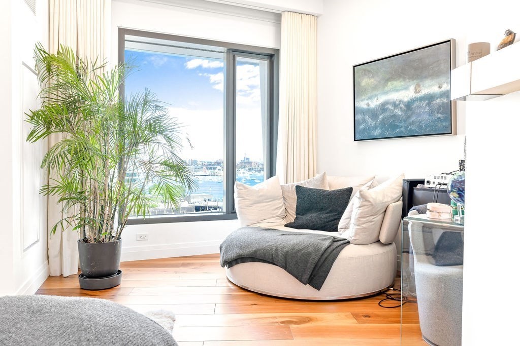 300 Pier 4 Blvd # 8A