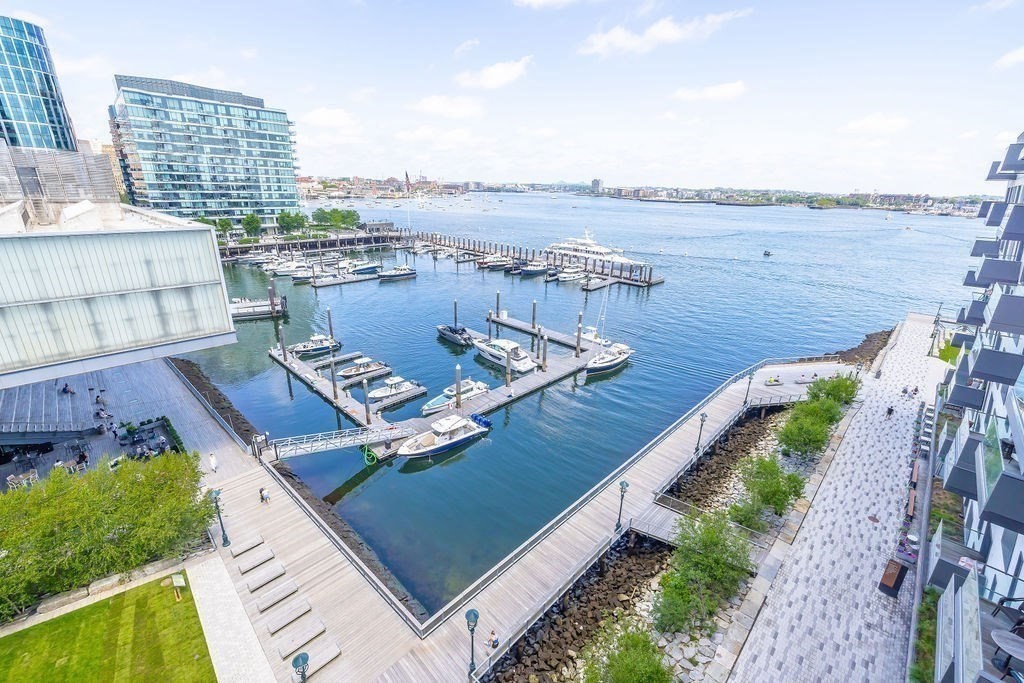 300 Pier 4 Blvd # 8A