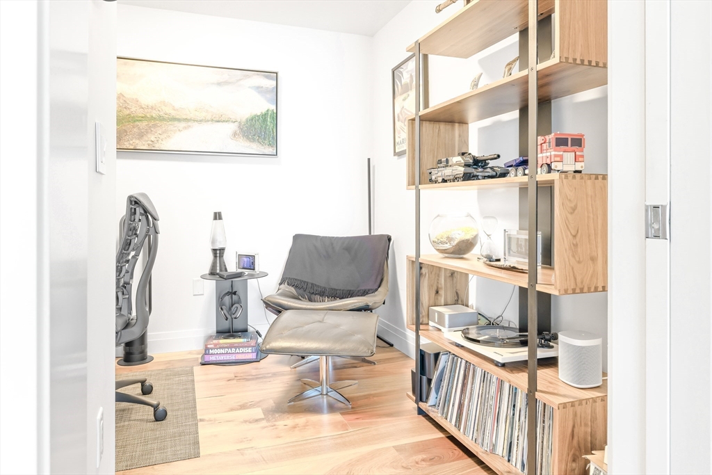 300 Pier 4 Blvd # 8A