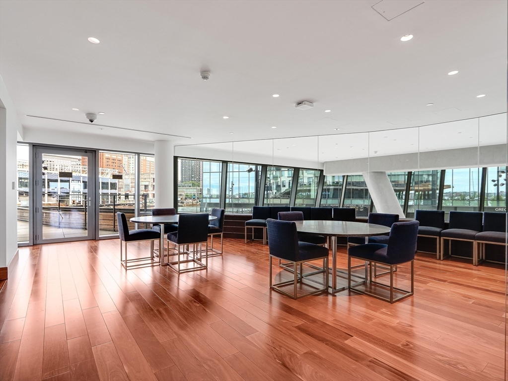 300 Pier 4 Blvd # 8A