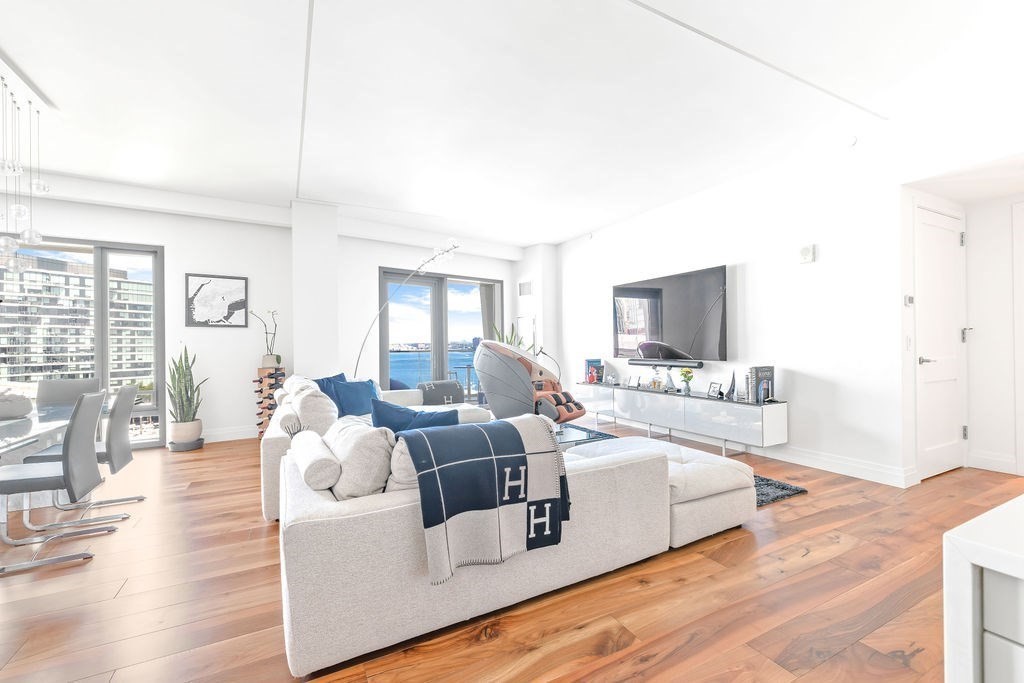 300 Pier 4 Blvd # 8A