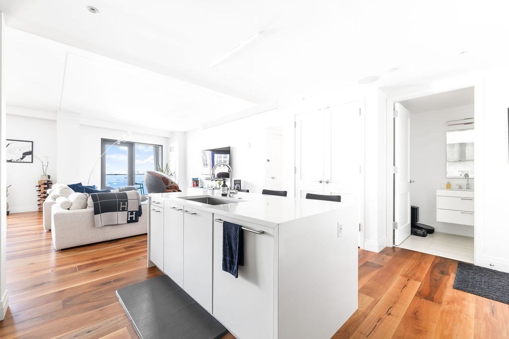 300 Pier 4 Blvd # 8A