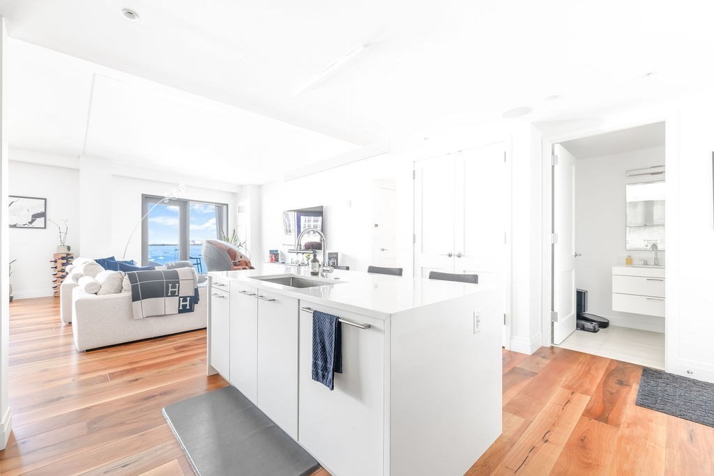 300 Pier 4 Blvd # 8A