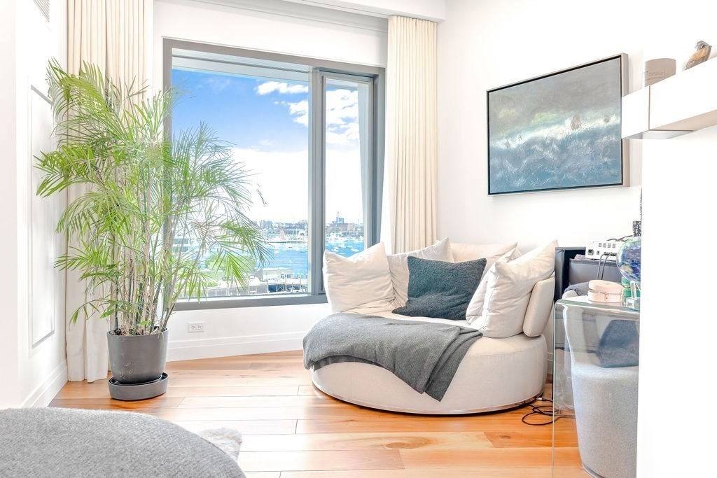 300 Pier 4 Blvd # 8A