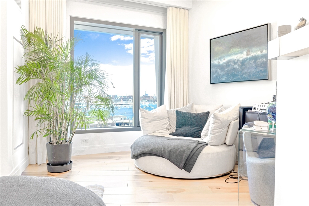 300 Pier 4 Blvd # 8A