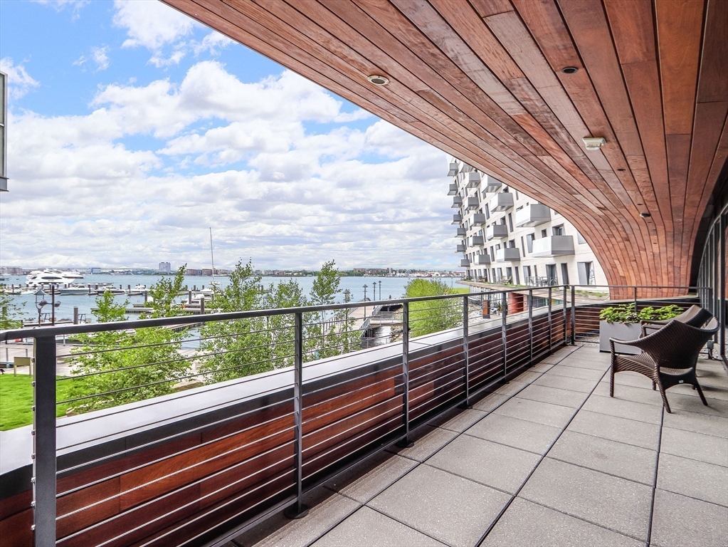300 Pier 4 Blvd # 8A