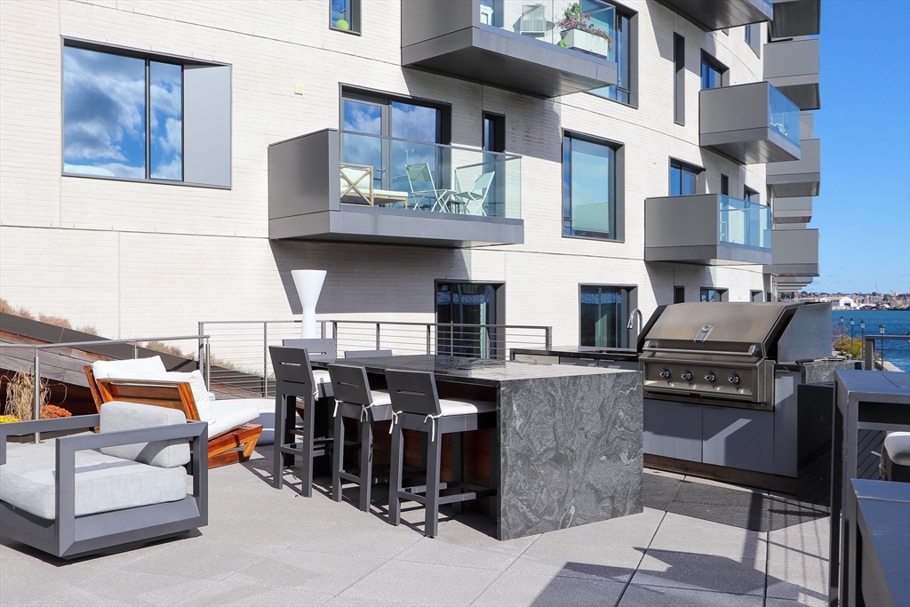 300 Pier 4 Blvd # 8A