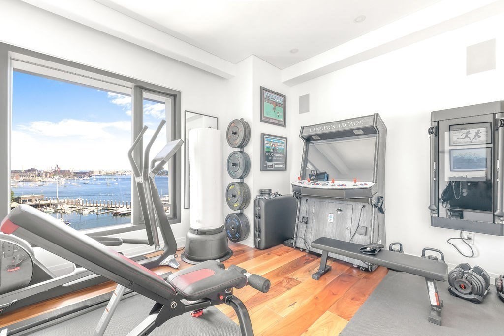 300 Pier 4 Blvd # 8A