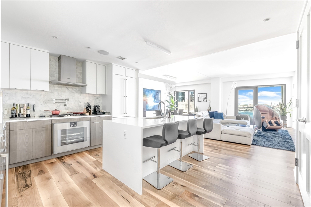 300 Pier 4 Blvd # 8A