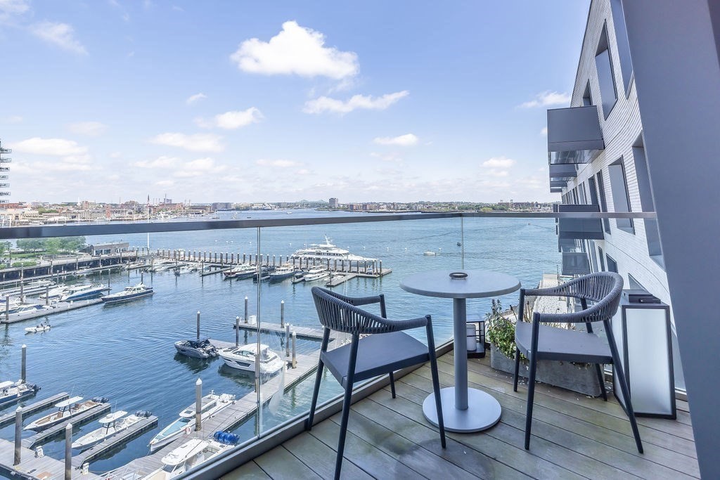 300 Pier 4 Blvd # 8A