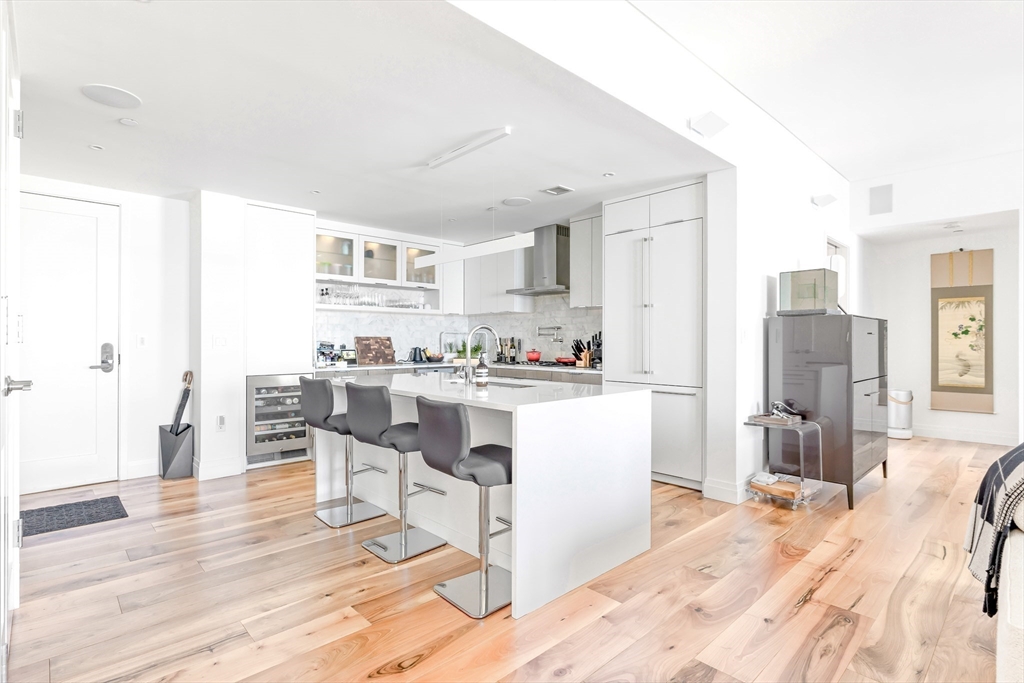 300 Pier 4 Blvd # 8A