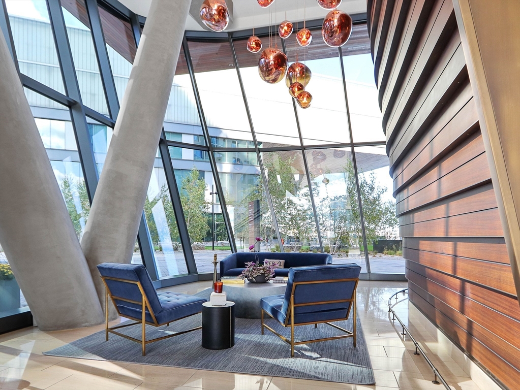 300 Pier 4 Blvd # 8A