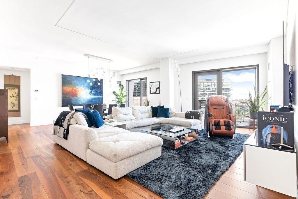 300 Pier 4 Blvd # 8A