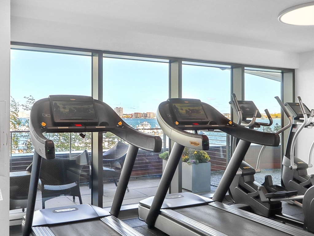 300 Pier 4 Blvd # 8A