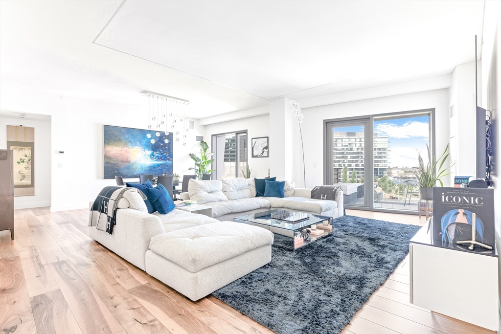 300 Pier 4 Blvd # 8A